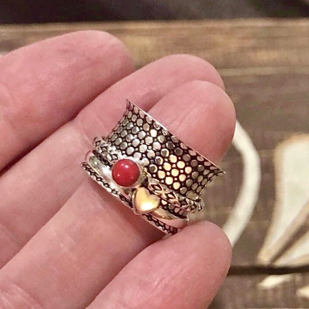 Darling Heart w Coral-stone 5.5 spinner ring! Look!! Silver plated